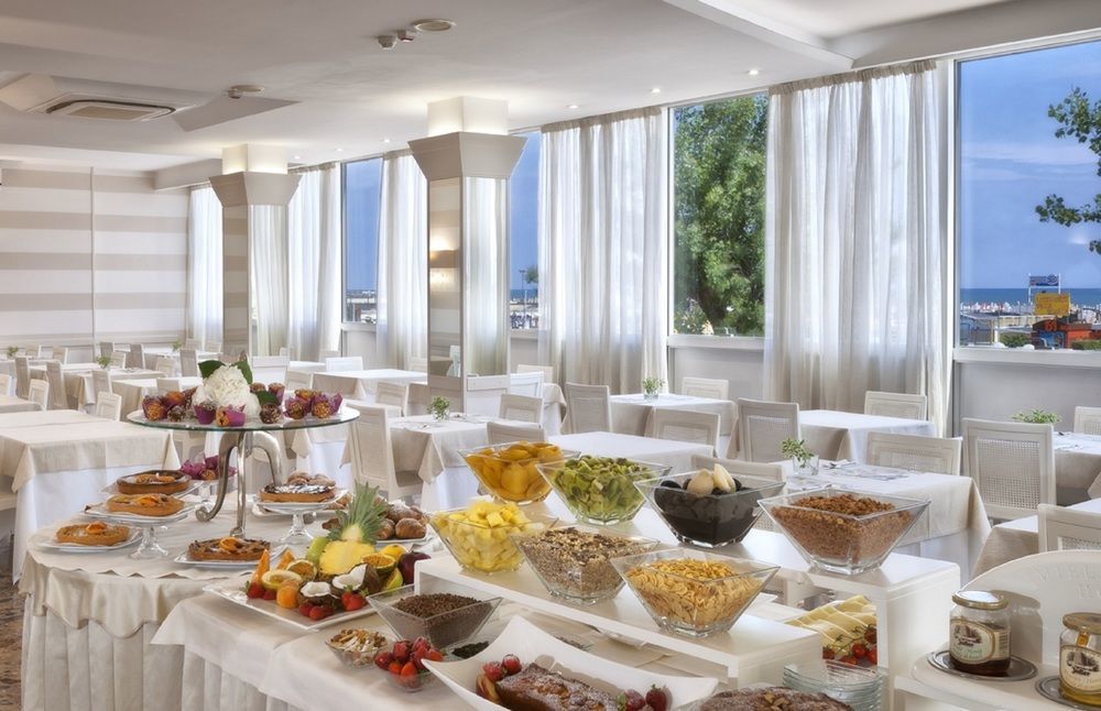Litoraneo Suite Hotel Римини Ресторант снимка