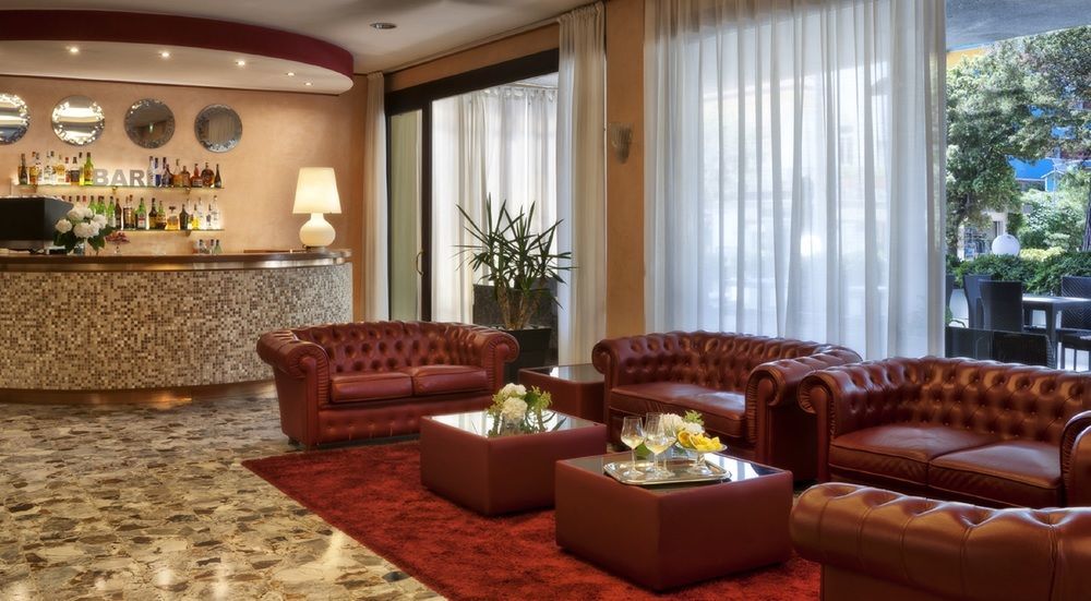 Litoraneo Suite Hotel Римини Ресторант снимка